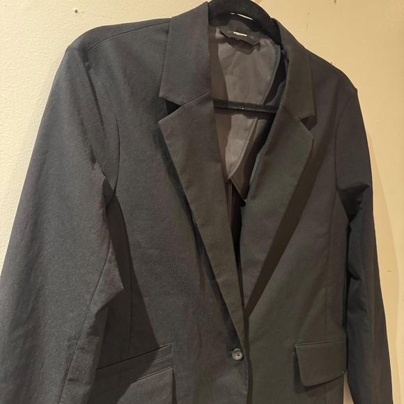 Classic Black Men’s Blazer - Picture 4 of 4
